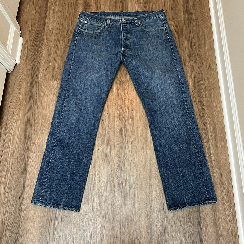 Levi's 501 Straight Leg Jeans Medium Wash Button Fly Classic Denim Men's